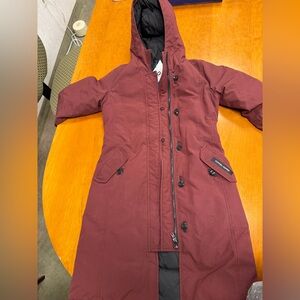 Canada Goose Youth size Large Maroon